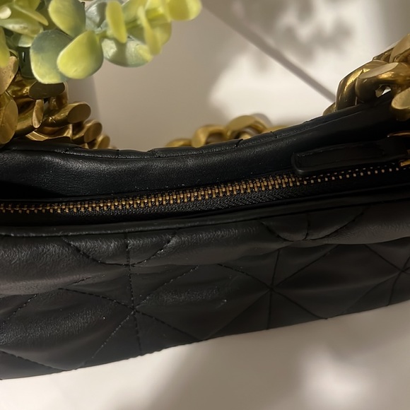 Black Quilted Chain Shoulder Purse - Picture 3 of 4